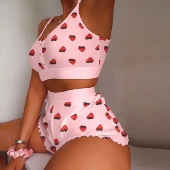 NEW!! STRAWBERRY Print Red Pink Cropped Loungewear Two Piece Set X-Large - Picture 6 of 12